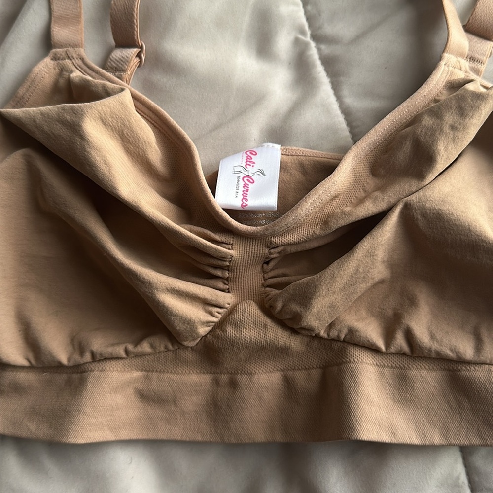 Cali Curves | Seamless Bralette - Picture 5 of 8